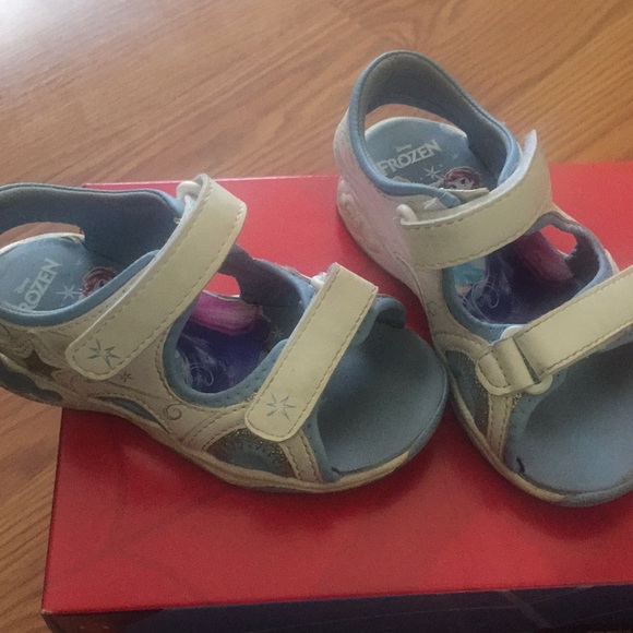 Kids shoes- Elsa Power!!❄️ - Picture 3 of 3